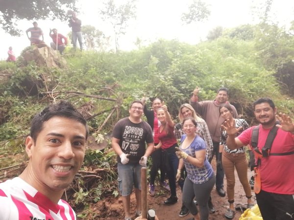 El “Rasta” limpia zanjas en Barcequillo