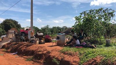 Comitiva policial fiscal desalojó a 200 familias