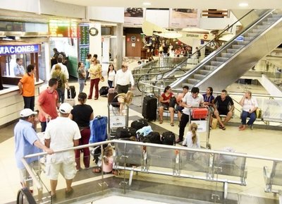 Nadie entra ni sale sin la vacuna antiamarílica - Edicion Impresa - ABC Color