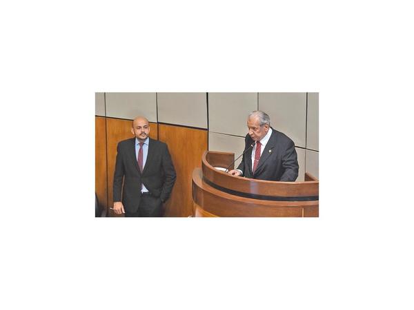 Rinden homenaje a Galaverna por sus 30 años de legislatura