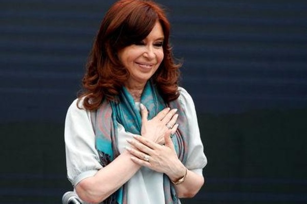 Cristina Fernández elude referirse a candidatura, llama a "contrato social" » Ñanduti
