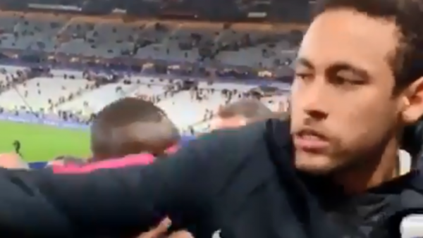 HOY / Neymar sancionado con tres partidos en Francia por agredir a un aficionado