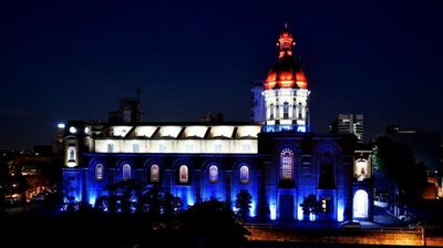 Iglesia de la Encarnación ilumina el microcentro con los colores patrios » Ñanduti