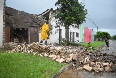 Se desploma vivienda en medio de la lluvia - Nacionales - ABC Color