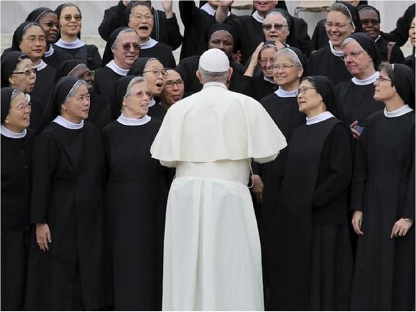 Papa Francisco pide combatir los abusos sexuales a monjas