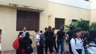 Toma CNC: buscan identificar a estudiante que hostigó a docente - 730am - ABC Color