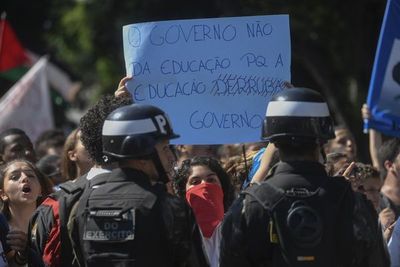La cruzada ideológica de Bolsonaro golpea a la educación en Brasil