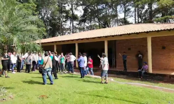 Funcionarios municipales atropellan Junta de CDE