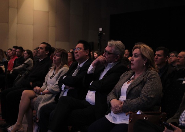 Lenguas indígenas fueron tema central en Día del Paraguay de la FIL Buenos Aires | .::Agencia IP::.