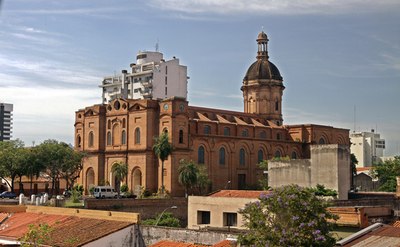 Templo La Encarnación inaugura lumínica con colores patrios - .::RADIO NACIONAL::.