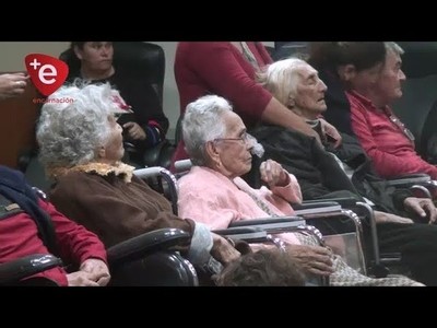 ENTREGAN SILLAS DE RUEDA, CAMAS DE AGUA Y AIRE PARA PERSONAS CON DISCAPACIDAD EN ITAPÚA