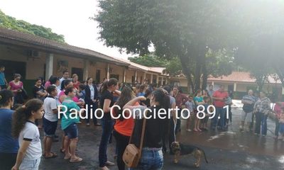 Se manifiestan contra docente presunto abusador