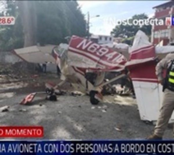 Costa Rica: Cae avioneta con dos ocupantes en plena calle - Paraguay.com