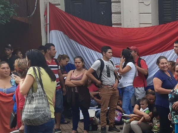 Protestan contra desalojo de asentamiento en Itauguá