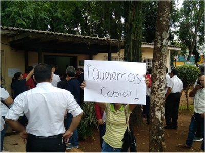 CDE: Funcionarios molestos por medida que prohíbe pagar salarios
