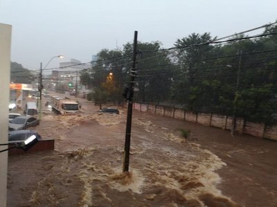 Asunción: Zonas críticas por intensos raudales - Nacionales - ABC Color
