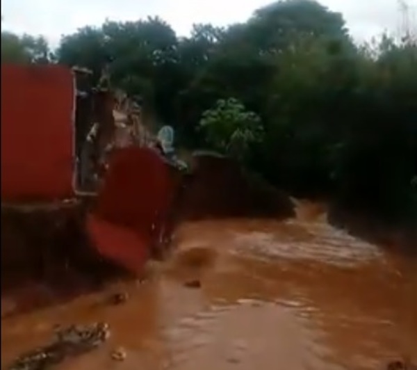 Se derrumbó parte de una casa en San Ramón Ñu Porá | San Lorenzo Py