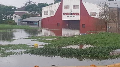 HOY / 194 mm de agua caída en 24  horas: Pilar inundada, muchos  se niegan a salir de sus casas