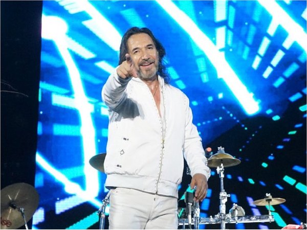 Marco Antonio Solís canta con sus hijas ¿Dónde estará mi primavera?