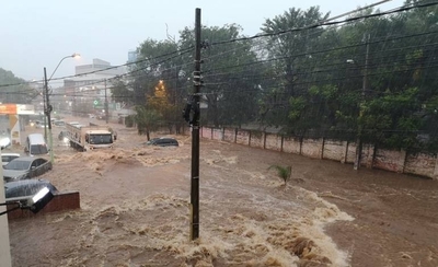 HOY / Inédita cantidad de agua caída  en Asunción: Mario habla de  grandes destrozos y pérdidas