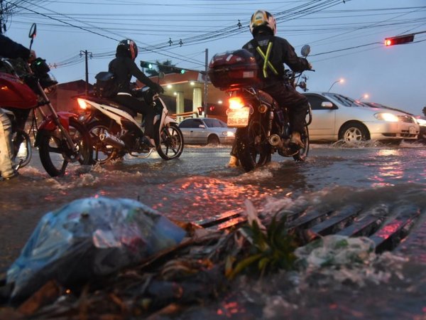 Lluvias inundan un refugio en Asunción y dos asentamientos en Villeta