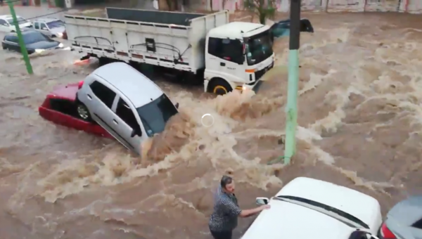 HOY / Automóviles bajo agua: ¿Qué hacer en esos casos y a quién acudir?