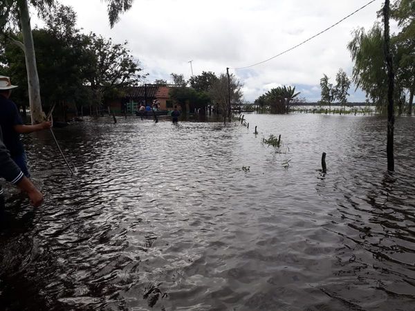 Empezó la evacuación y el traslado a refugios tras inundación en Pilar