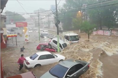 En 30 minutos, el Área Metropolitana ¡colapsó!