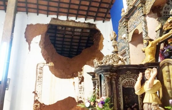 Se cumplió el presagio: se vino abajo una parte del templo de San Joaquín - Edicion Impresa - ABC Color