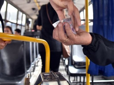 Gobierno definiría suba del pasaje entre hoy y mañana