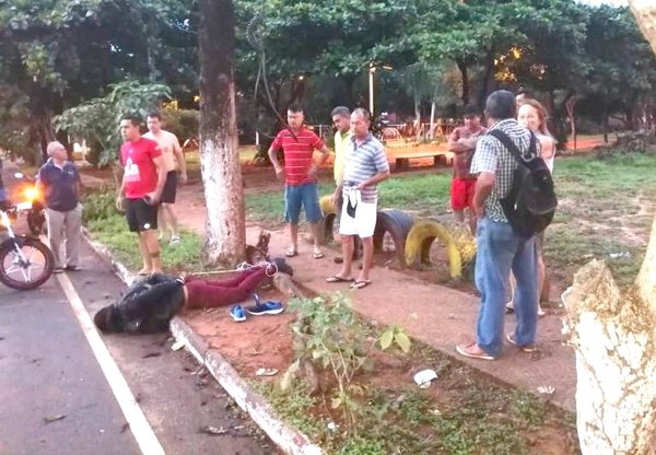 Molieron a golpes a un motochorro en Luque