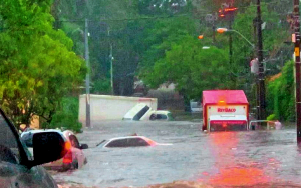 Calles inundadas tras temporal en Asunción | Diario Vanguardia 08