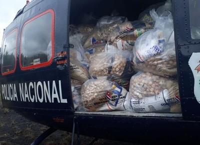 Policía Nacional traslada ayuda a afectados por inundaciones en Ñeembucú - Radio 1000 AM