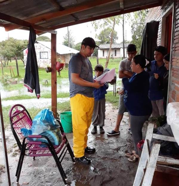 Yacyretá colabora con la asistencia a familias afectadas por lluvias en el sur del país | .::Agencia IP::.