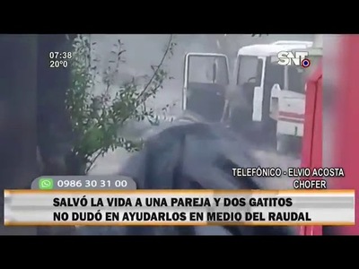 Un héroe: camionero rescató a cuatro personas y a dos gatos