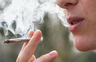 Aeropuerto de Canadá permitirá a los pasajeros fumar marihuana antes de subir al avión - C9N