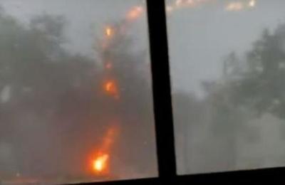 Captan el momento en que cae un rayo estilo 'Thor' en una tormenta eléctrica - C9N