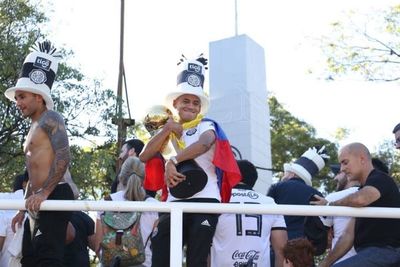 Otálvaro renovó con el tricampeón