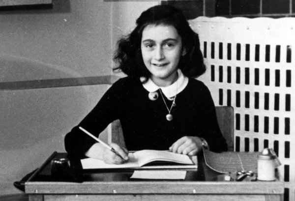 Publican por primera vez la versión completa del diario de Anna Frank | .::Agencia IP::.