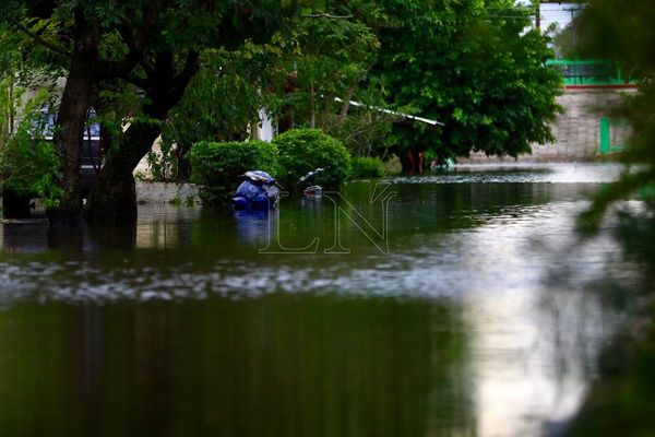 Tras temporal, al menos 300 familias fueron evacuadas en Pilar