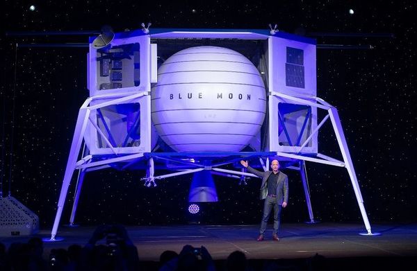 El multimillonario presidente de Amazon anuncia un plan para viajar a la Luna - Tecnologia - ABC Color