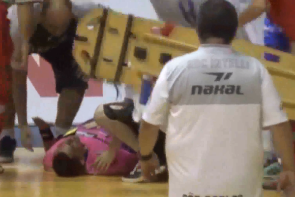 Falleció un árbitro tras sufrir un infarto en pleno partido de fútbol - Radio 1000 AM