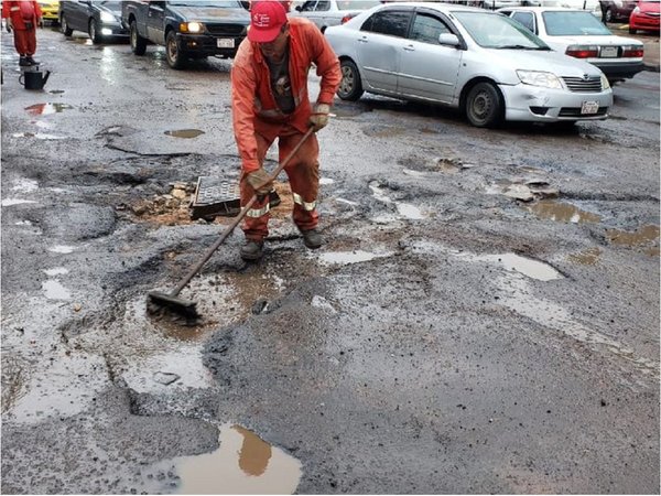 Comuna de Asunción señalizará baches y pozos formados por el temporal