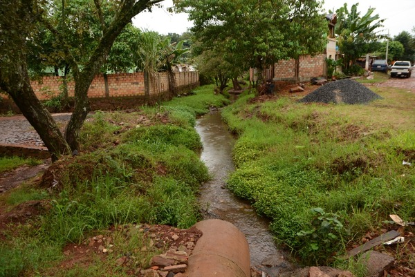 Vecinos construirán puente en el barrio Che la Reina - ADN Paraguayo