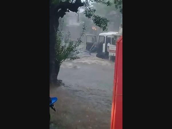 Camionero se convirtió en héroe en medio de infernal raudal