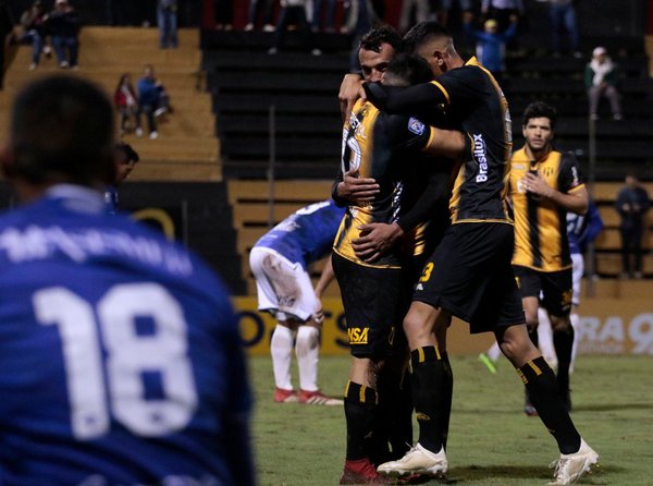 Guaraní celebra ante Sol de América sobre la hora