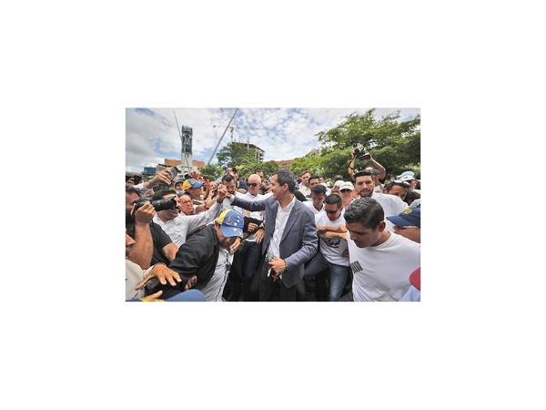 Juan Guaidó pide coordinar cooperación con Comando Sur