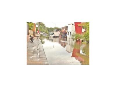 Pilar continúa anegada y Gobierno reacciona  tras  un día del diluvio