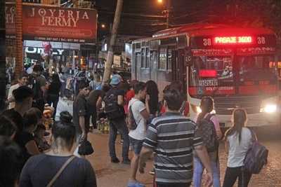 Equipo Económico prepara otro golpe al bolsillo: Pasajes - ADN Paraguayo