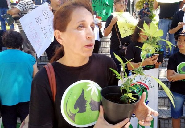 Homenaje a las madres en la plaza Italia - Nacionales - ABC Color